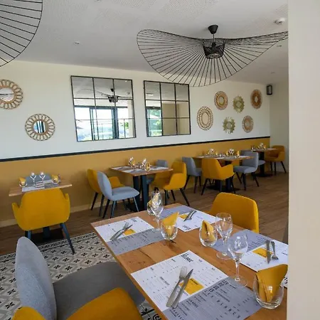 Logis - Le Bellaroc - 2 Etoiles Et Restaurant 호텔 2*