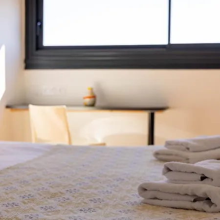 Logis - Le Bellaroc - 2 Etoiles Et Restaurant 호텔 로카마두르