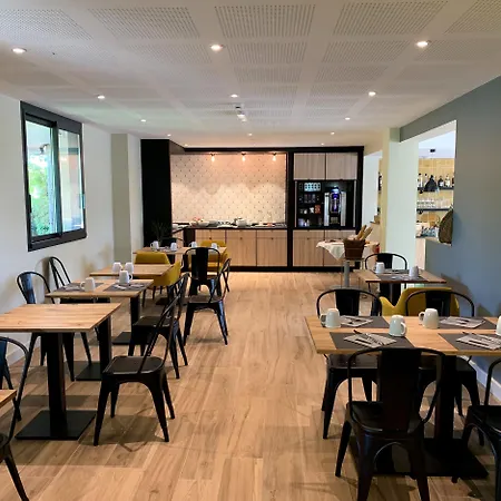 Logis - Le Bellaroc - 2 Etoiles Et Restaurant 호텔 2*