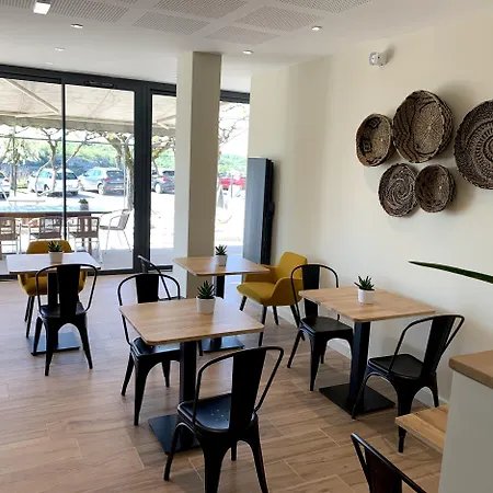 Logis - Le Bellaroc - 2 Etoiles Et Restaurant