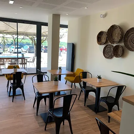 Logis - Le Bellaroc - 2 Etoiles Et Restaurant