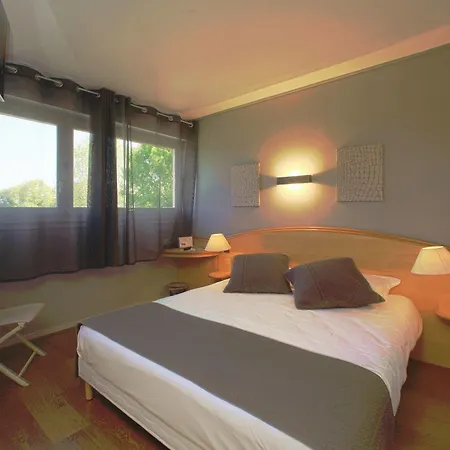 Logis - Le Bellaroc - 2 Etoiles Et Restaurant Szálloda 2*