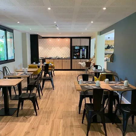 Logis - Le Bellaroc - 2 Etoiles Et Restaurant 2* 로카마두르