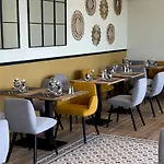 Logis - Le Bellaroc - 2 Etoiles Et Restaurant 2*