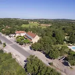 Logis - Le Bellaroc - 2 Etoiles Et Restaurant 호텔