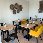 Logis - Le Bellaroc - 2 Etoiles Et Restaurant 호텔