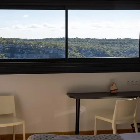 Отель Logis - Le Bellaroc - 2 Etoiles Et Restaurant
