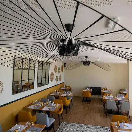 Logis - Le Bellaroc - 2 Etoiles Et Restaurant Hotel 2*