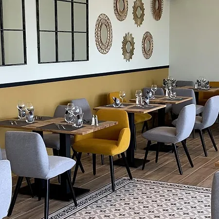 Logis - Le Bellaroc - 2 Etoiles Et Restaurant 2*