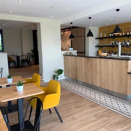 Logis - Le Bellaroc - 2 Etoiles Et Restaurant 2*