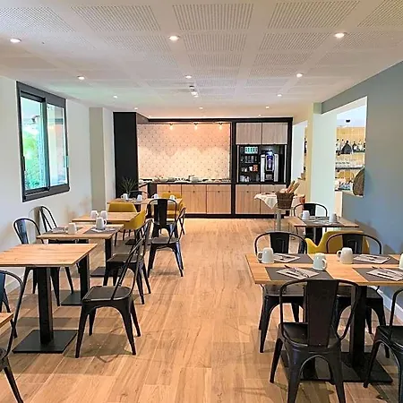 Ξενοδοχείο Logis - Le Bellaroc - 2 Etoiles Et Restaurant 2*