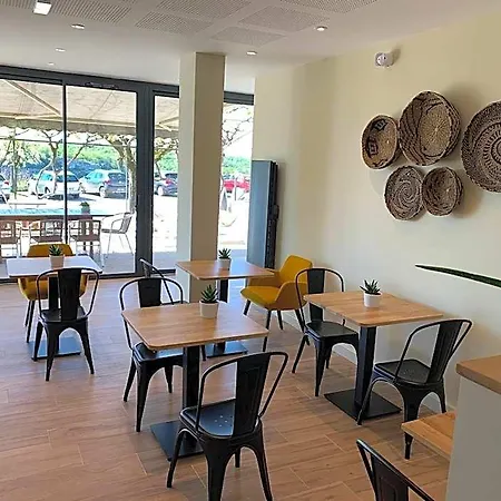 Logis - Le Bellaroc - 2 Etoiles Et Restaurant