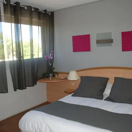 Logis - Le Bellaroc - 2 Etoiles Et Restaurant