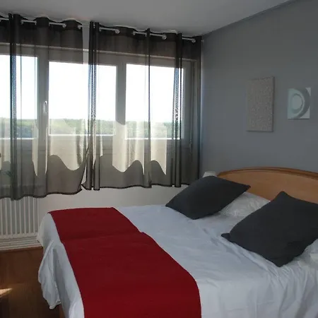 Szálloda Logis - Le Bellaroc - 2 Etoiles Et Restaurant 2*