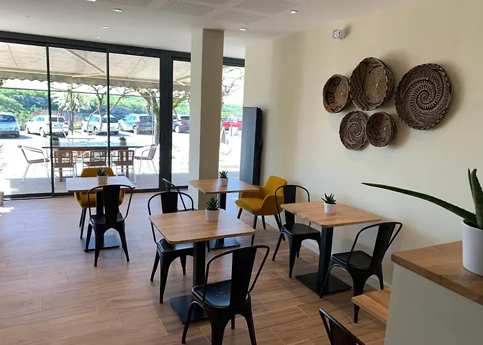 Logis - Le Bellaroc - 2 étoiles Et Restaurant