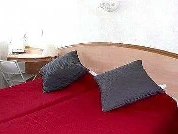 Logis - Le Bellaroc - 2 étoiles Et Restaurant