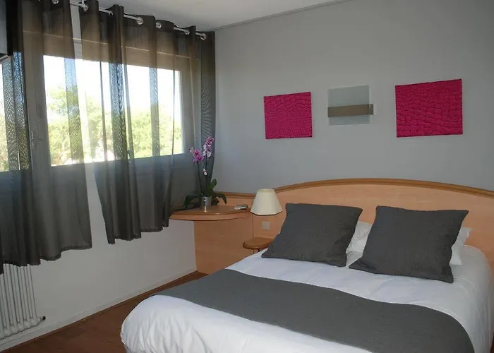 Logis - Le Bellaroc - 2 étoiles Et Restaurant